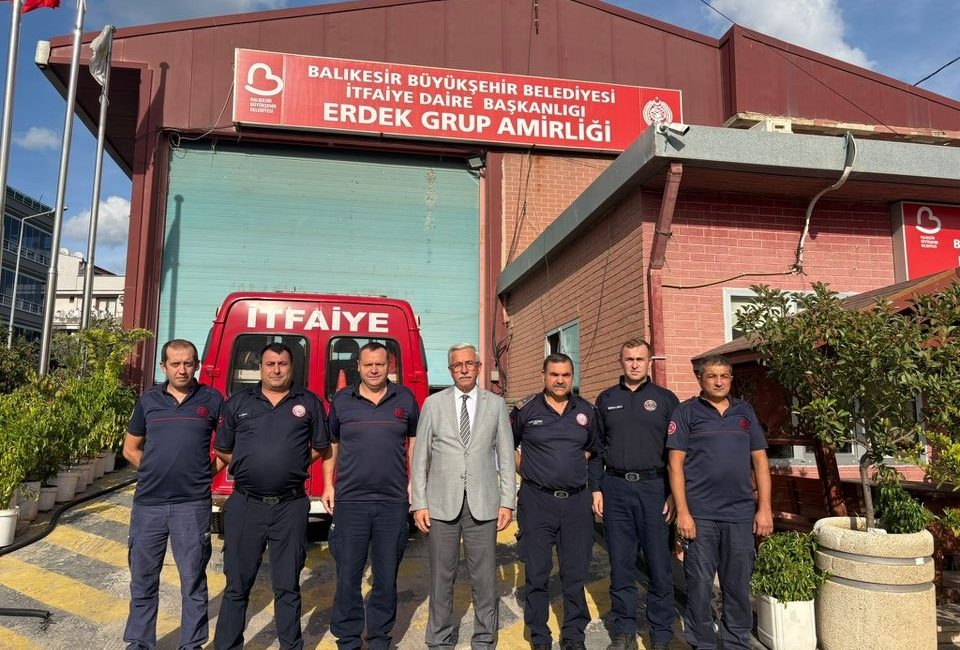 Erdek Belediye Başkanı Burhan Karışık, İtfaiye Haftası’nda görev başındaki tüm