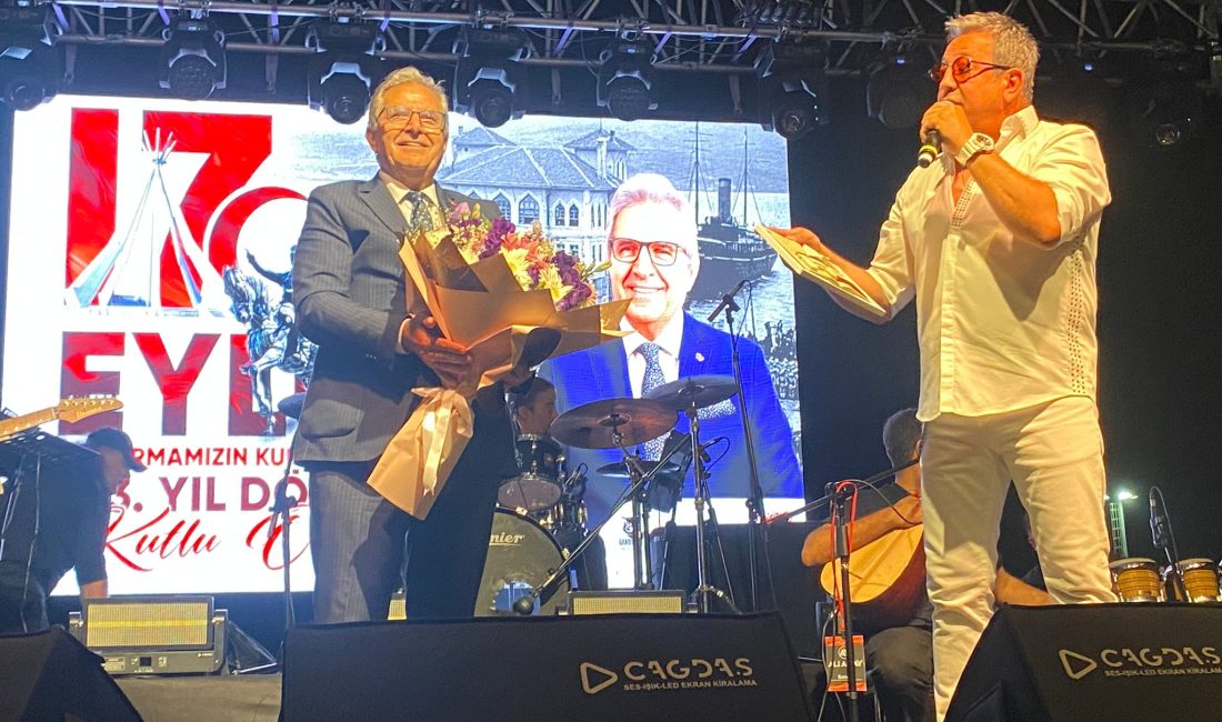 Bandırma’nın kurtuluş coşkusu Ali Altay konseriyle taçlandı Sanatçı Ali Altay, Bandırma’nın kurtuluşunun 103’üncü yıl dönümünde vatandaşlarla buluşturularak