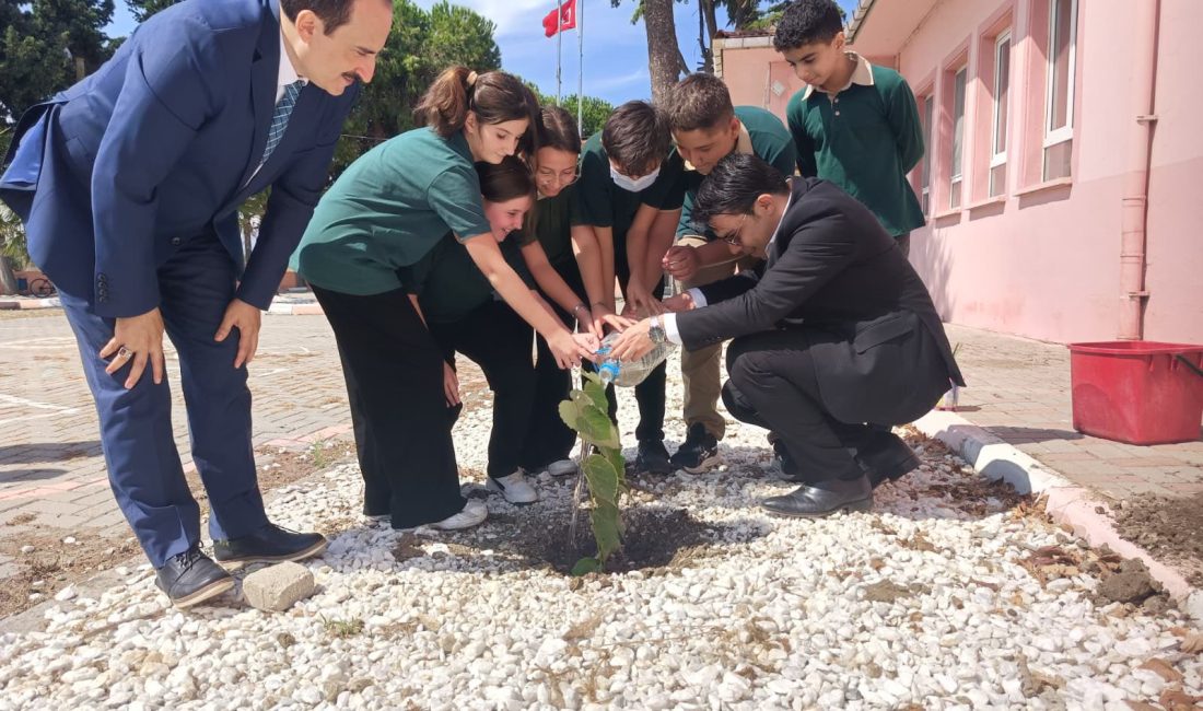 Kaymakam Topuz, Kızıksa okullarında fidan dikti Manyas Kaymakamı Coşkun Topuz, yeni eğitim öğretim yılı kapsamında Kızıksa