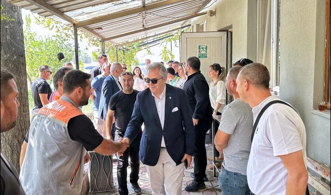 Mirza’dan emekçi personele teşekkür Bandırma Belediye Başkanı Dursun Mirza, Fen İşleri Birimi çalışanlarıyla şantiyede