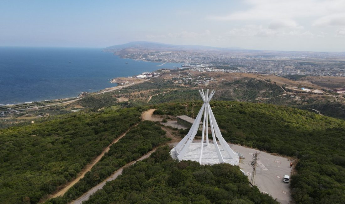 Bandırma’nın simgelerinden olan Son Kurşun Anıtı’na giden yol asfaltla buluşturularak