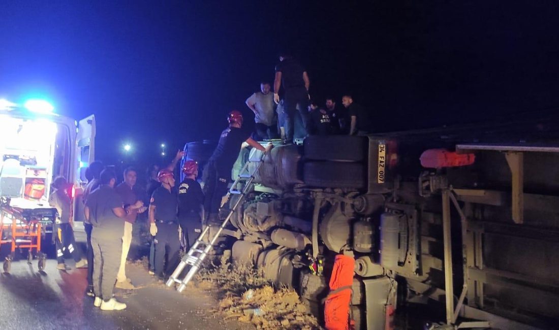 Susurluk-Balıkesir yolunda tır devrildi Paketli gıda yüklü tır, direksiyon hakimiyetinin kaybedilmesi sonucu devrildi. Sürücü