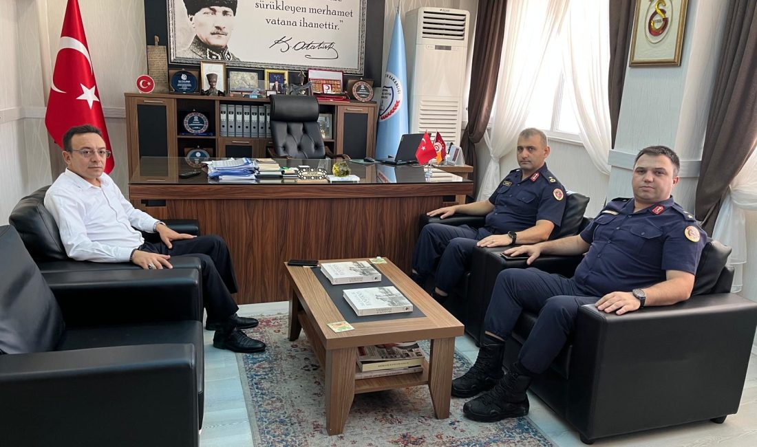 Jandarma’dan Bandırma İlçe Milli Eğitim’e nezaket ziyaret Bandırma İlçe Jandarma Komutanı Binbaşı Onur Durna ile Cezaevi Tabur