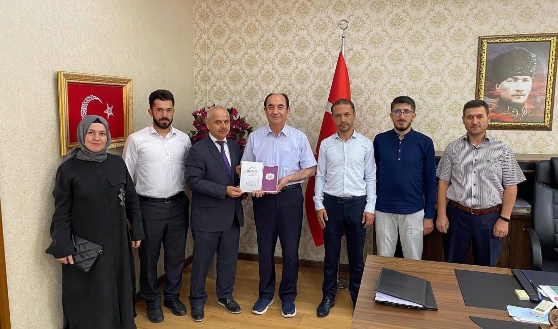 Gönen İlçe Müftülüğü Mevlid-i Nebi Haftası etkinliklerini tanıttı Gönen İlçe Müftülüğü, Mevlid-i Nebi Haftası dolayısıyla Kaymakam Ahmet Altuntaş’ı
