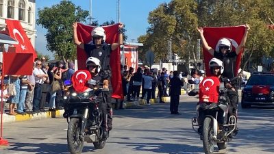 Bandırma’nın düşman işgalinden kurtuluşunun 103’üncü yılı, Cumhuriyet Meydanı’nda düzenlenen resmi