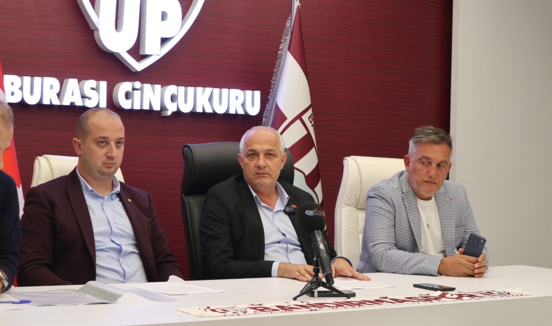 Bandırmaspor yönetimi şehirden destek bekliyor Bandırmaspor yönetimi, kulübün ekonomik zorluklarına rağmen ayakta kalmak için mücadele