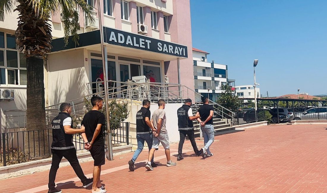 Balıkesir’de uyuşturucu operasyonlarında 5 tutuklama Edremit ve Ayvalık ilçelerinde polisin düzenlediği uyuşturucu operasyonlarında gözaltına alınan