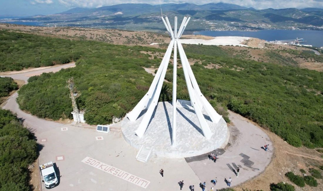 17 Eylül kutlamaları için hazırlıklar tamamlandı Bandırma Belediyesi ekipleri, Kurtuluş Bayramı öncesinde anıt alanı ve kent
