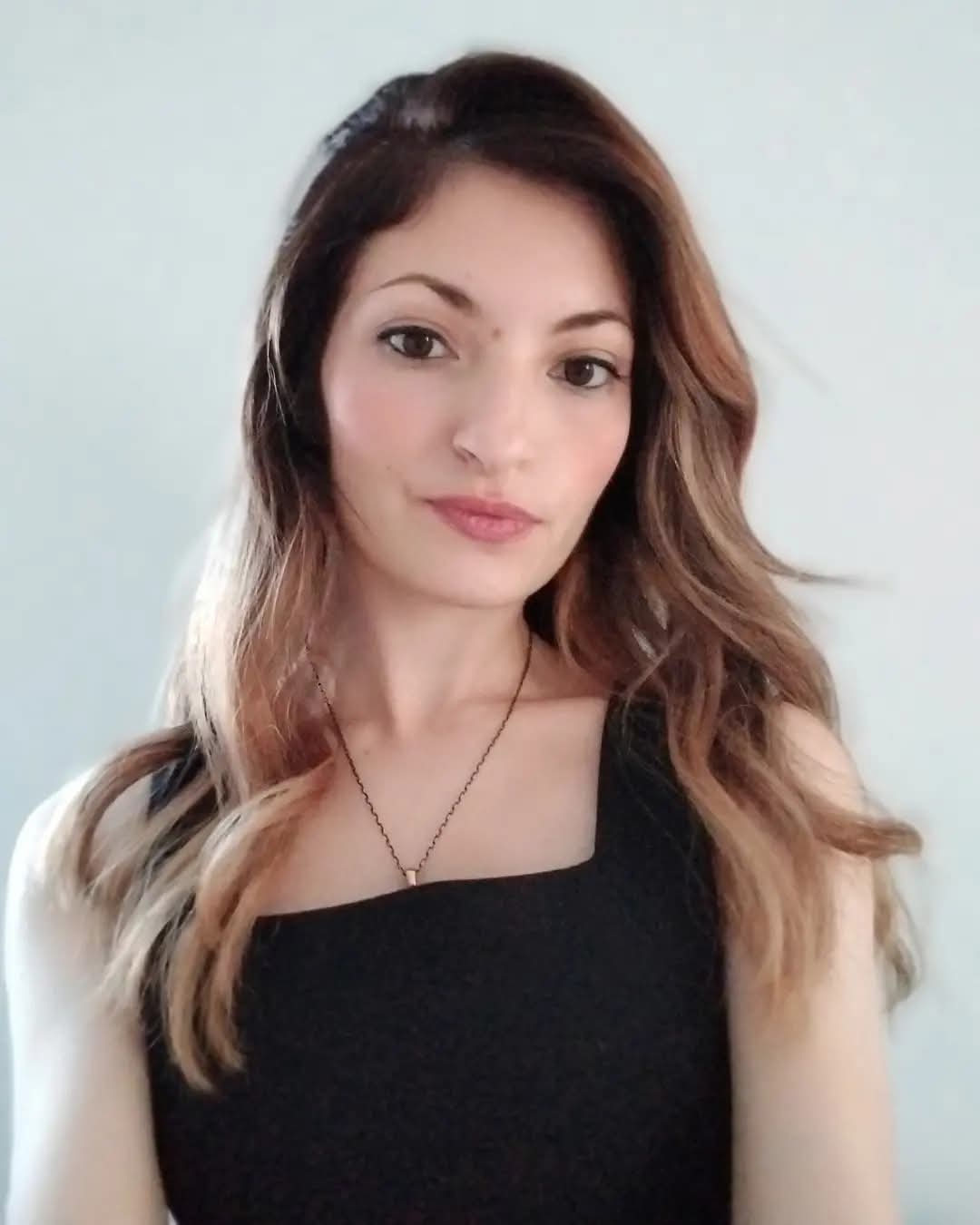 Hande Çiftçi Hande Çiftçi yazar fotoğrafı