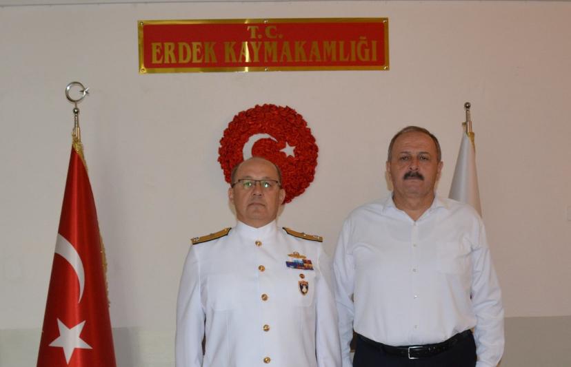 Tuğamiral Orak’tan Erdek Kaymakamı’na ziyaret Erdek’e atanan Mayın Filo Komutanı Tuğamiral Birol Orak, Erdek Kaymakamı