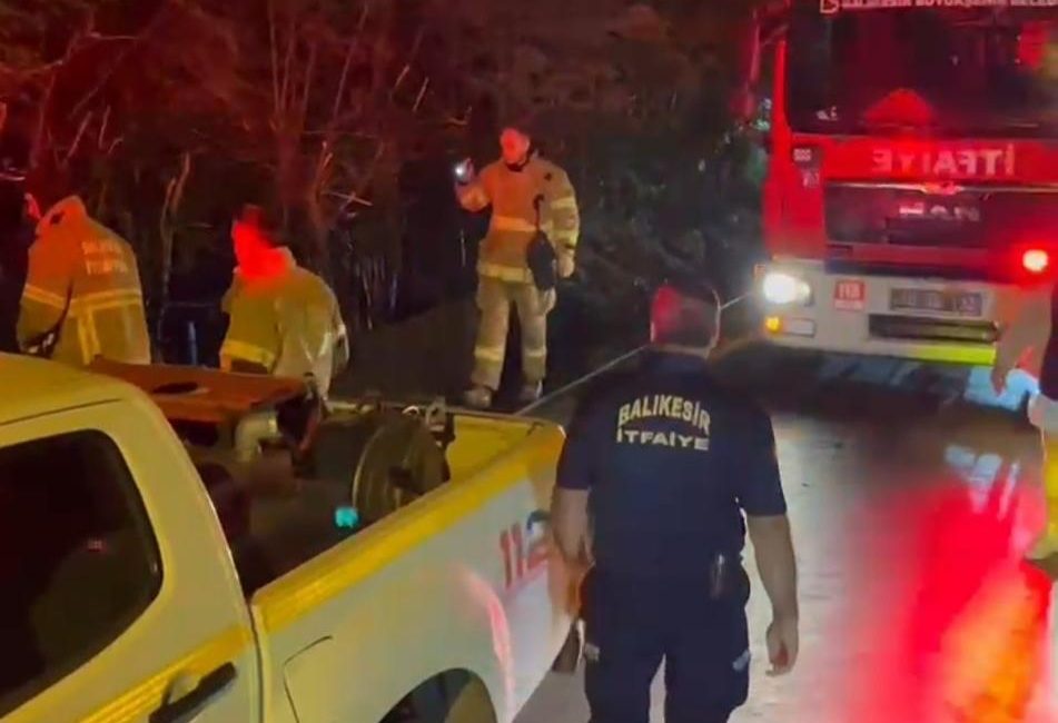 Kapıdağ’daki yangında sigara izmariti iddiası: Yangına ilk müdahale offroad ekibinden Kapıdağ Yarımadası’nda ağaçlık alanda sigara izmaritinden çıktığı iddia edilen yangına,