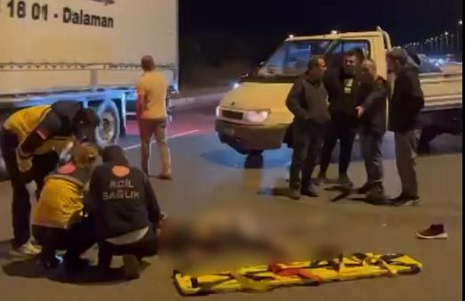 Yolun karşısına geçerken otomobilin çarptığı genç sağlık teknisyeni hayatını kaybetti Edremit ilçesinde, karayolundan karşıya geçmeye çalışırken bir aracın çarptığı 21