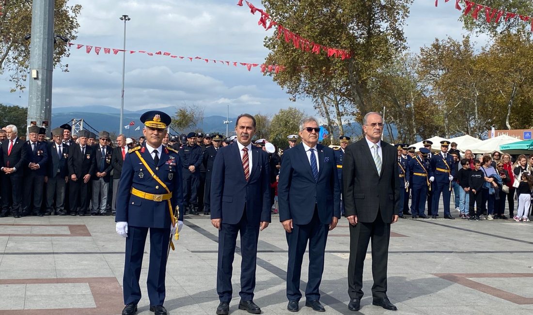 Bandırma Cumhuriyet Bayramı’nı resmi törenle kutladı Bandırma’da 29 Ekim Cumhuriyet Bayramı kapsamında resmi tören gerçekleştirilerek Atatürk