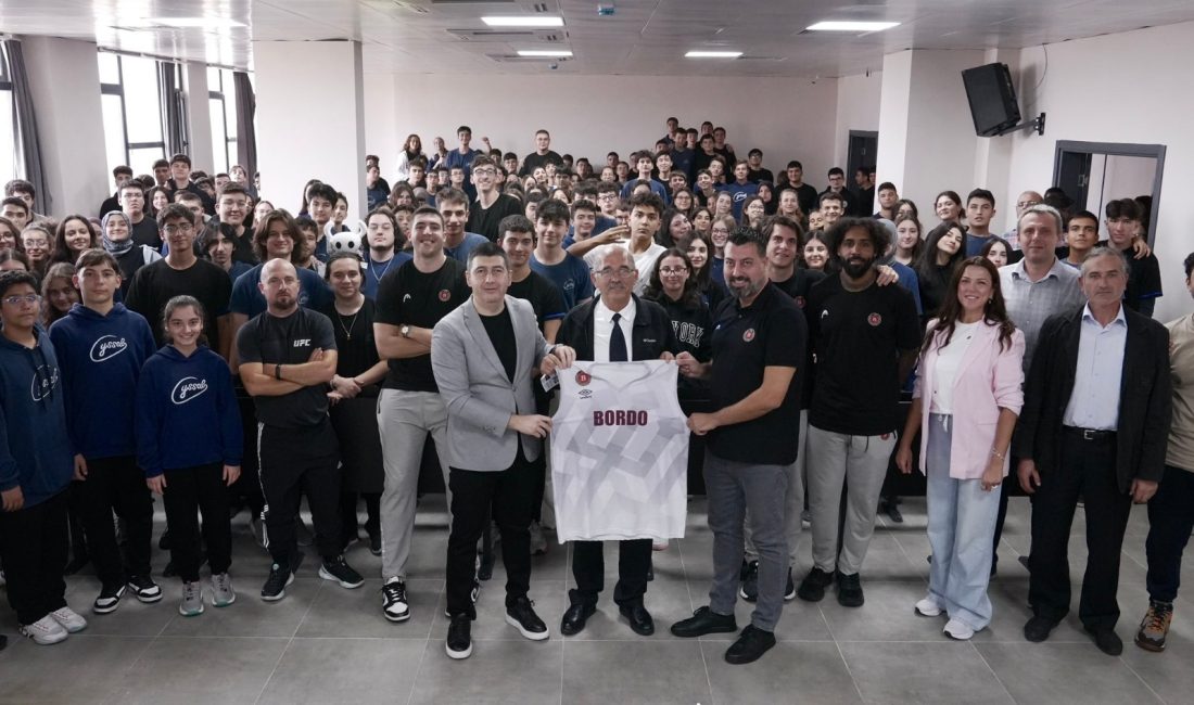 Bordo Basket ekibi, öğrencilerle basketbol üzerine konuştu Bandırma Bordo Basketbol ekibi, Yavuz Sultan Selim Anadolu Lisesi’nde öğrencilerle