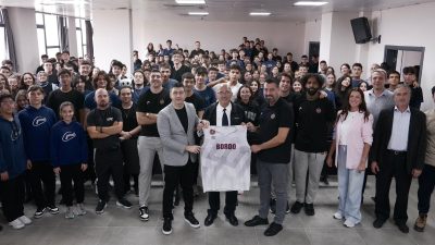 Bandırma Bordo Basketbol ekibi, Yavuz Sultan Selim Anadolu Lisesi’nde öğrencilerle