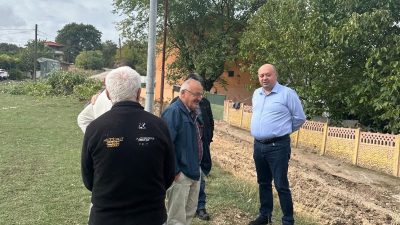 Gönen Belediye Başkanı İbrahim Palaz, mahalle sakinlerinin görüşlerini alarak parke