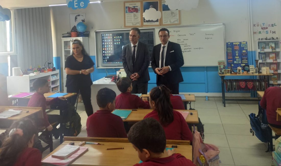 Bandırma İlçe Milli Eğitim Müdürü Mutlu Aslan, 4F sınıfı öğretmeni