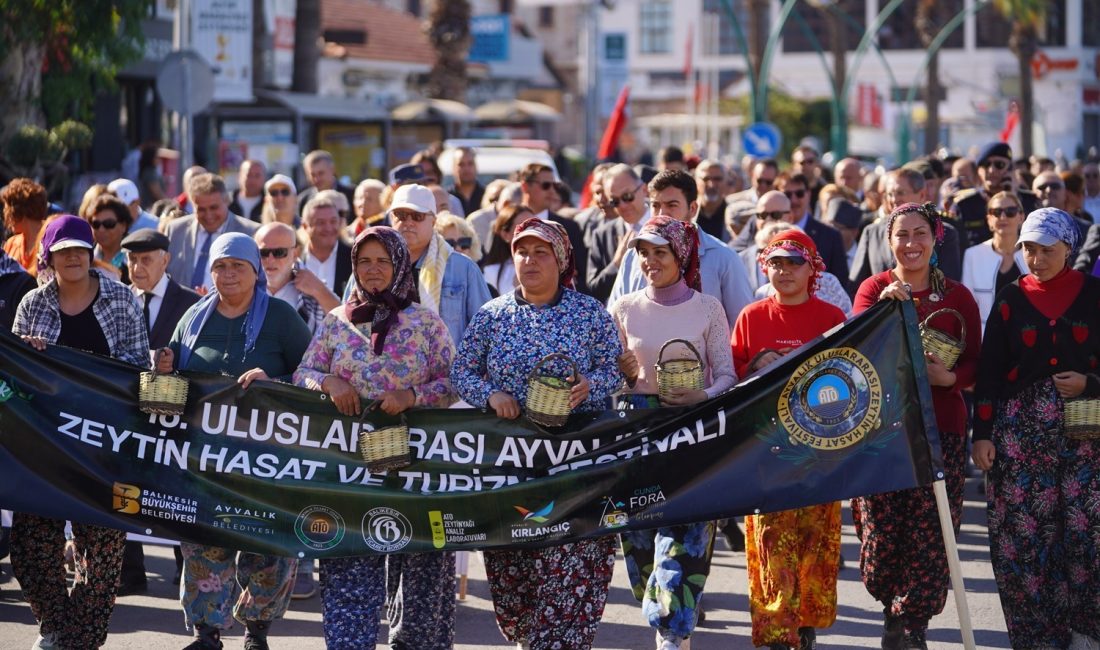 ZEYTİN HASADI, KONSERLER, ZEYTİN VE ZEYTİNYAĞI PAZARI, SÖYLEŞİLER, PANELLER, WORSHOPLAR İLE DOPDOLU BİR FESTİVAL… Bu yıl 20’ncisi düzenlenen Uluslararası Zeytin Hasat ve Turizm Festivali’nin