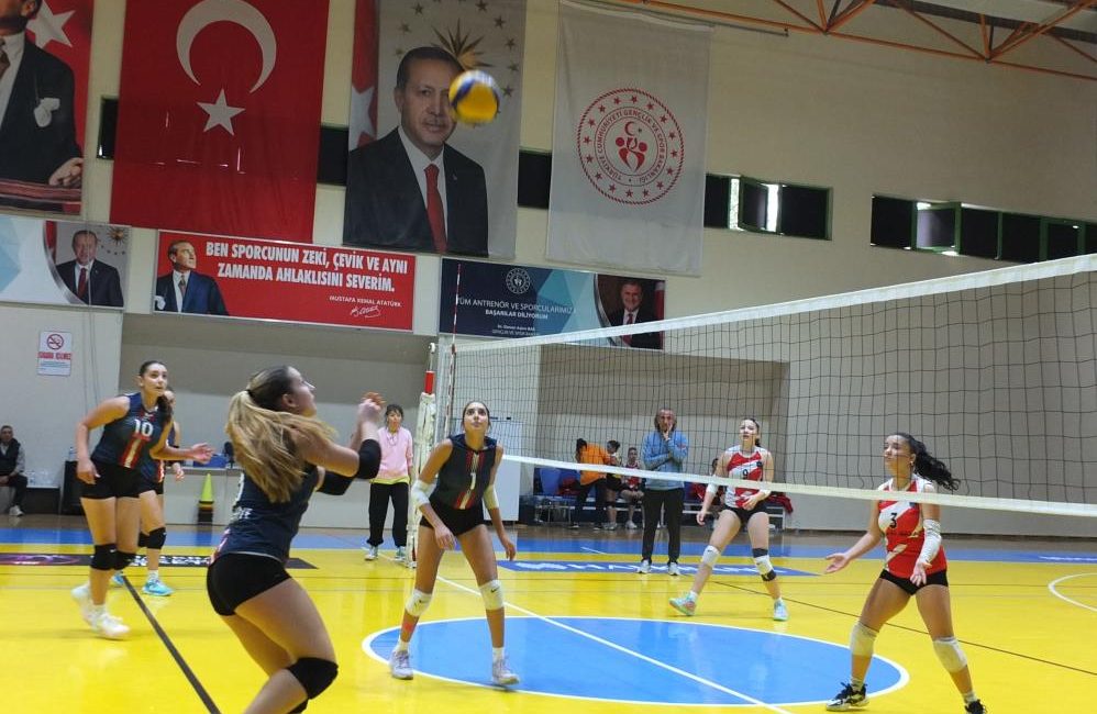 Balıkesir’de Cumhuriyet Kupası coşkusu başladı Burhaniye İlçe Gençlik ve Spor Müdürlüğü’nün öncülüğünde Cumhuriyet Kupası karşılaşmaları