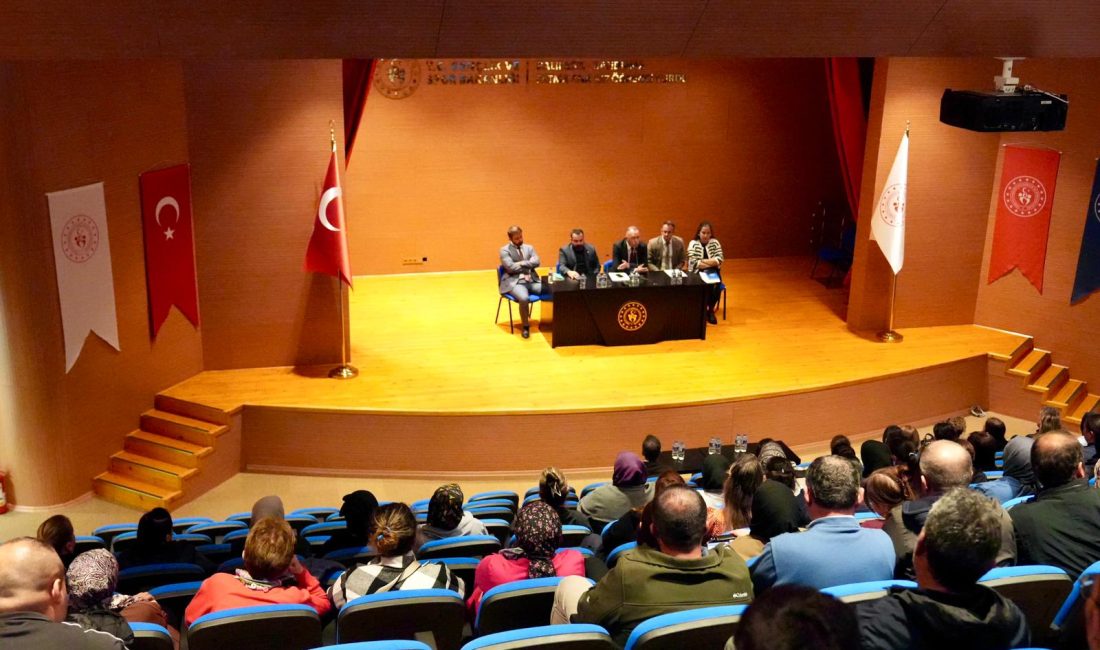 Bandırma’da yurt hizmetleri görüşüldü Gençlik ve Spor İl Müdürü Adem Özalp, Bandırma, Gönen ve