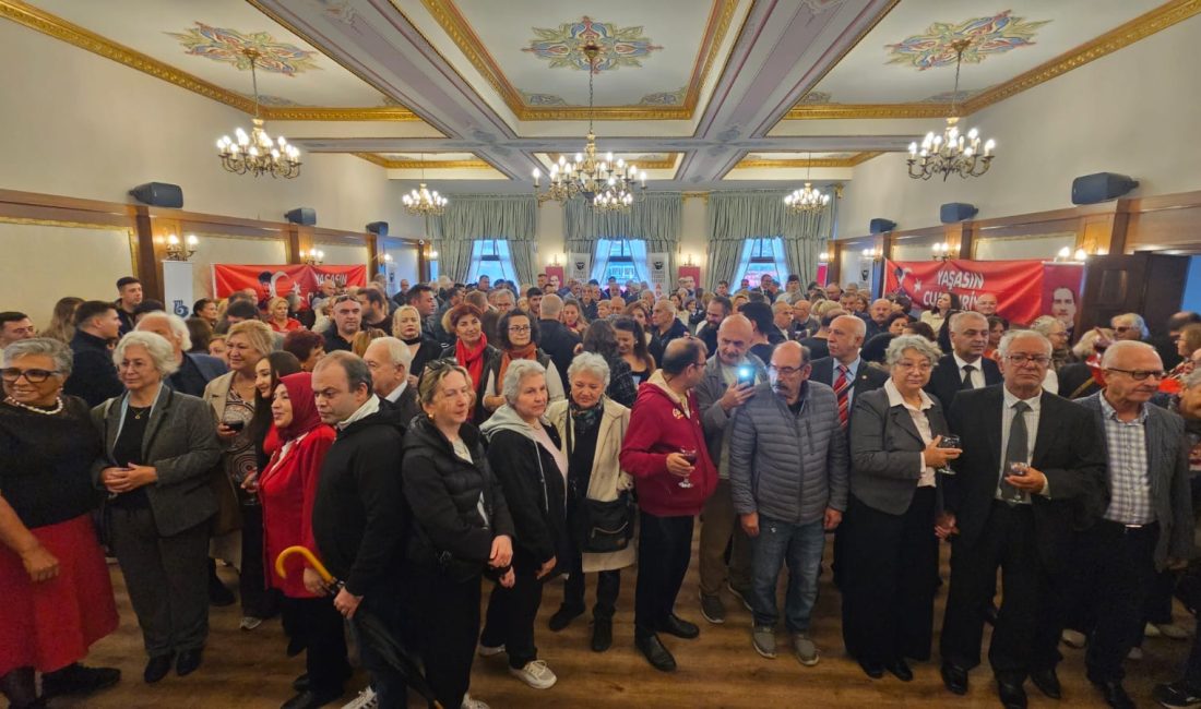 Bandırma’da Cumhuriyet’in 102. yılına özel kokteyl Atatürkçü Düşünce Derneği Bandırma Şubesi, Cumhuriyet’in 102. yılı dolayısıyla düzenlediği
