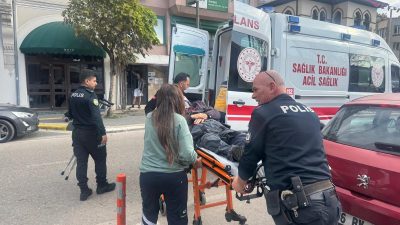 Cumhuriyet Caddesi üzerinde yürüyen bir vatandaş, aniden fenalaşarak yere yığıldı.