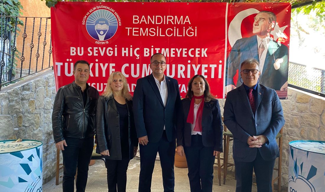 29 Ekim Cumhuriyet Bayramı, Eğitim-İş Bandırma Temsilciliği’nin düzenlediği kokteyl programıyla