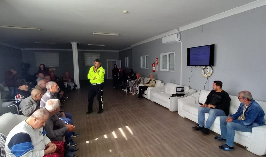 Susurluk’ta vatandaşlara “Trafik Güvenliği Eğitimi” Susurluk Kaymakamlığı öncülüğünde yürütülen 2021-2025 Karayolu Güvenliği Strateji Belgesi ve