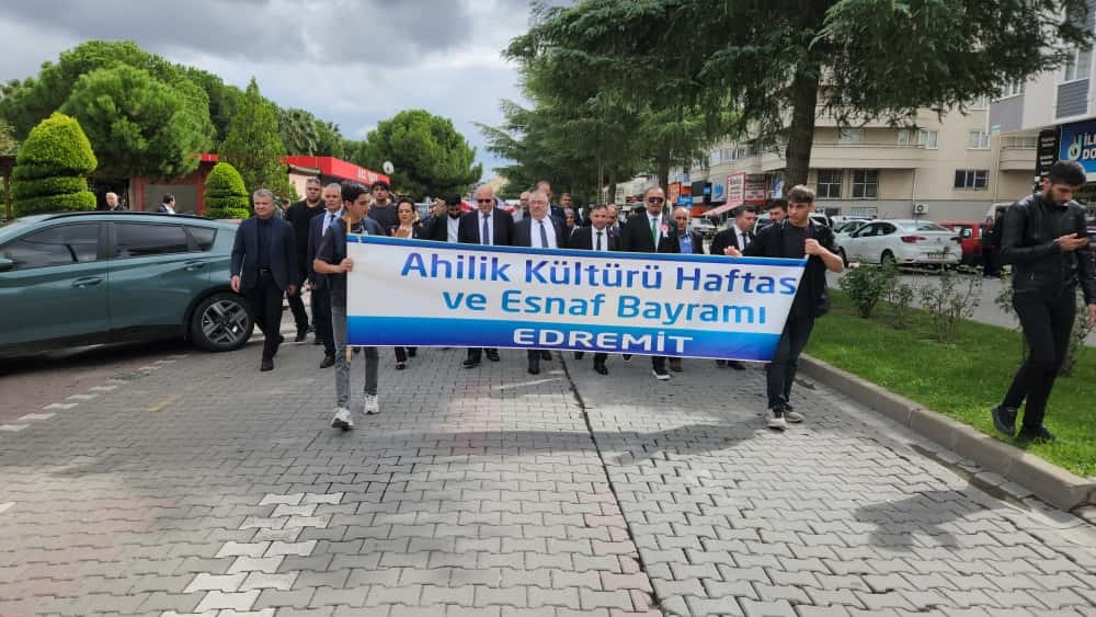 Edremit’te Ahilik Haftası kutlandı Ahilik Haftası, esnaflar ve vatandaşların yoğun katılımıyla coşkuyla kutlandı. Kutlamalar