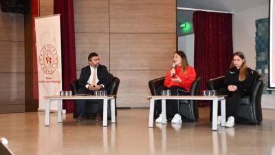 Amatör Spor Haftası kapsamında, düzenlenen “Zirvedeki Sporcu Buluşmaları” söyleşi programı,
