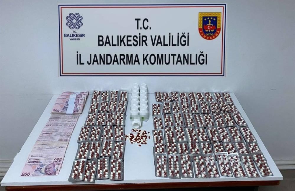 Balıkesir’de kaçakçılık ve organize suç operasyonu: 9 şüpheli yakalandı Balıkesir’de kaçakçılık ve organize suç olaylarına yönelik gerçekleştirilen operasyonlarda 9