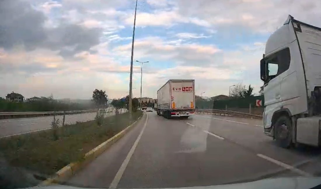 Bandırma’da tırın tehlikeli manevraları araç kamerasına yansıdı Bandırma-Gönen yolunda, EVO Log firmasına ait 34 plakalı tır hatalı