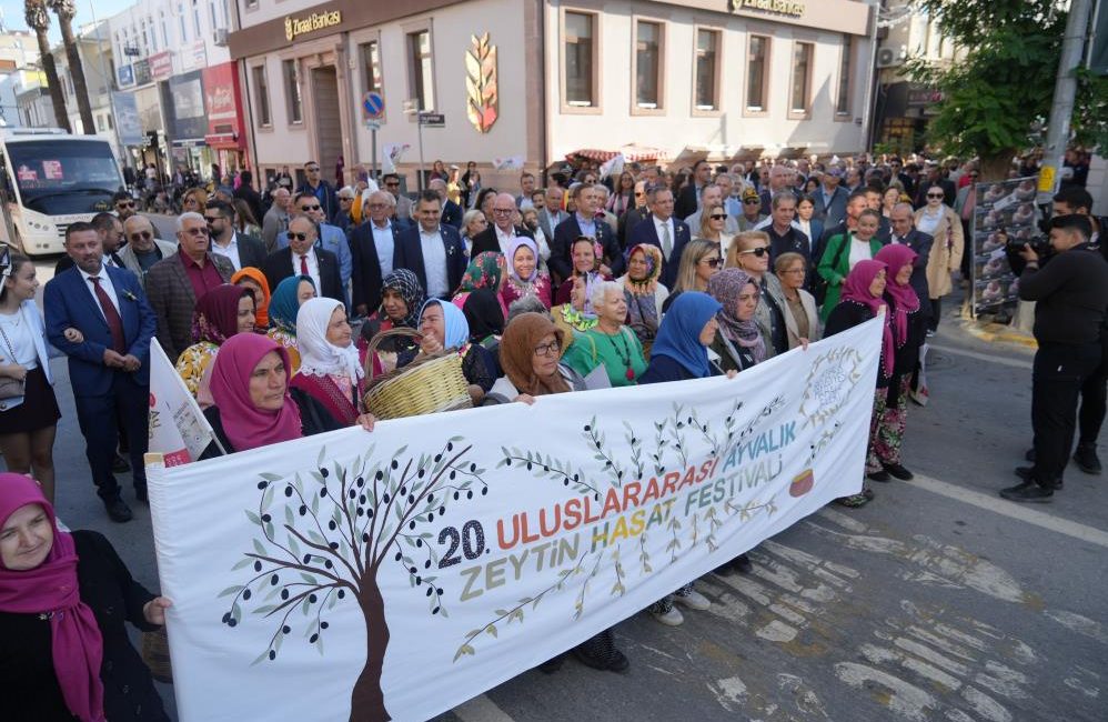 20. Ayvalık Uluslararası Zeytin Hasat ve Turizm Festivali başladı 20’ncisi düzenlenen Uluslararası Zeytin Hasat ve Turizm Festivali, kortej yürüyüşüyle
