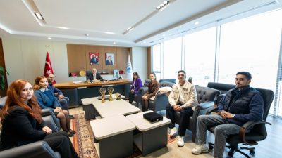 TRT Geleceğin İletişimcileri Yarışması’nda ödül alan öğrenciler, Rektör Prof. Dr.