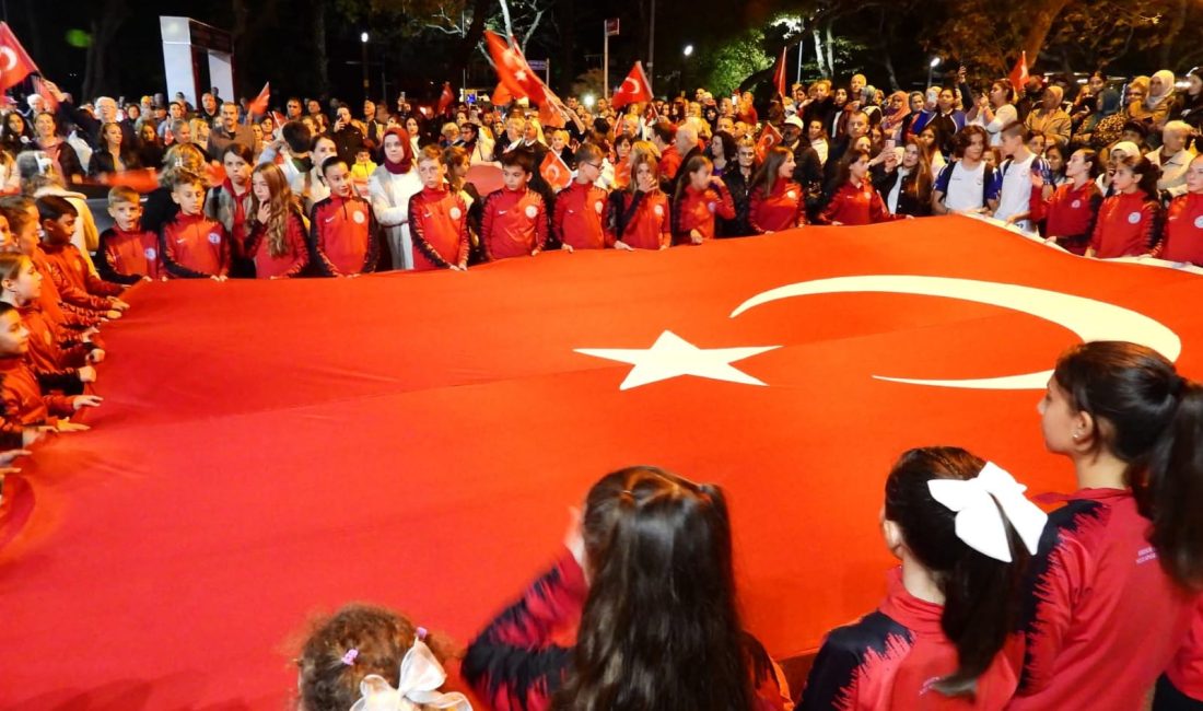 Erdek’te Cumhuriyet coşkusu yaşandı Türkiye Cumhuriyeti’nin kuruluşunun 102. yılı, Erdek’te düzenlenen törenler ve Bayrak
