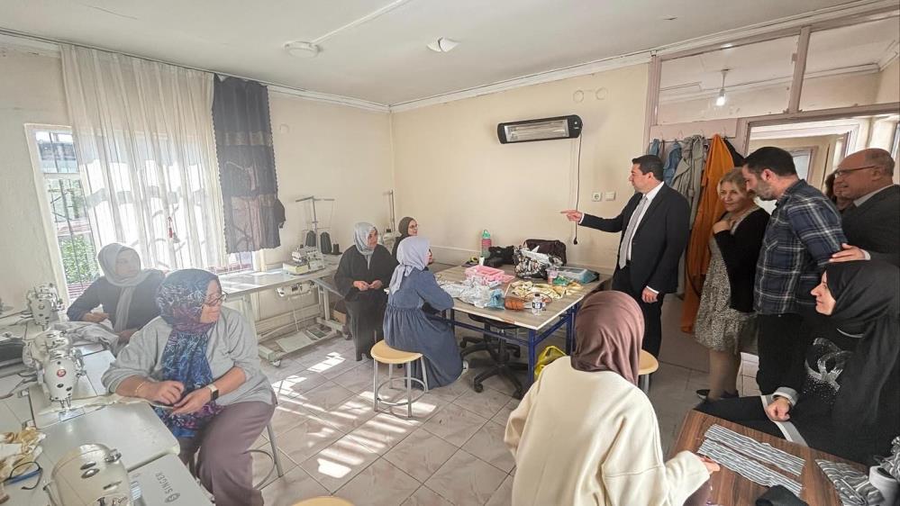 Kaymakam Evlice’den Halk Eğitimi Merkezi’ne ziyaret Havran Kaymakamı Muhammed Evlice, İlçe Millî Eğitim Müdürü Hüseyin Aydemir