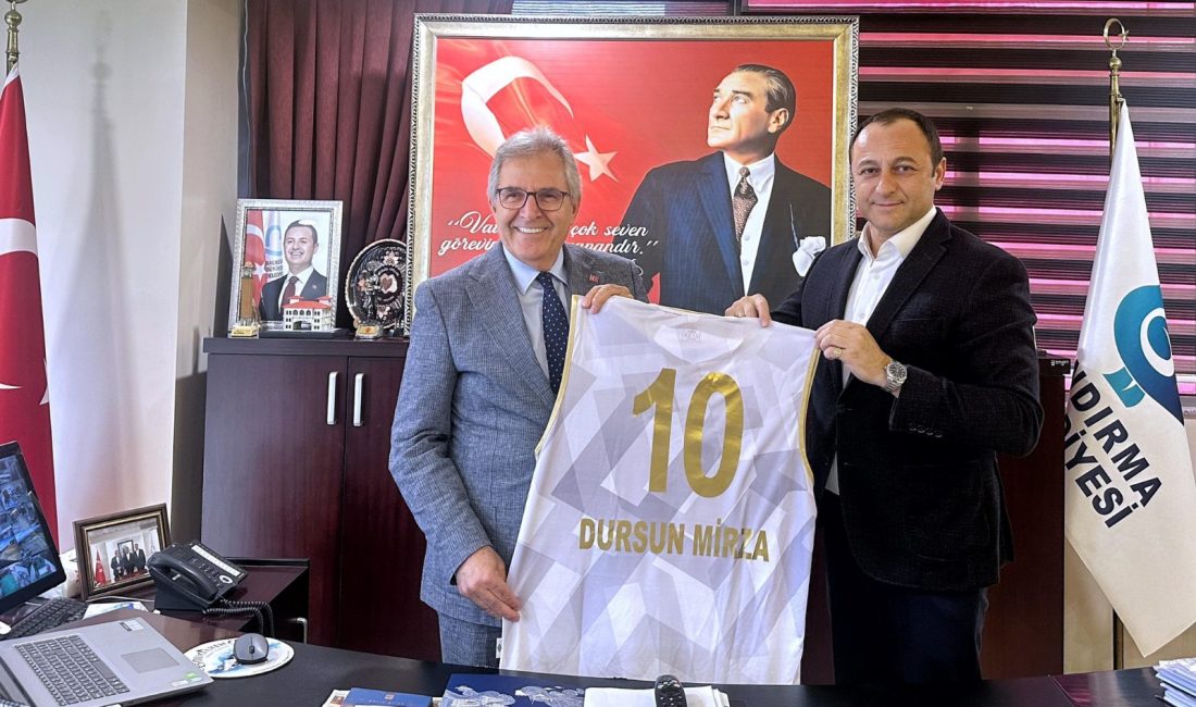 Bordo Basketbol yönetiminden Mirza’ya ziyaret Bordo Basketbol yönetimi, Bandırma Belediye Başkanı Dursun Mirza’yı ziyaret etti.