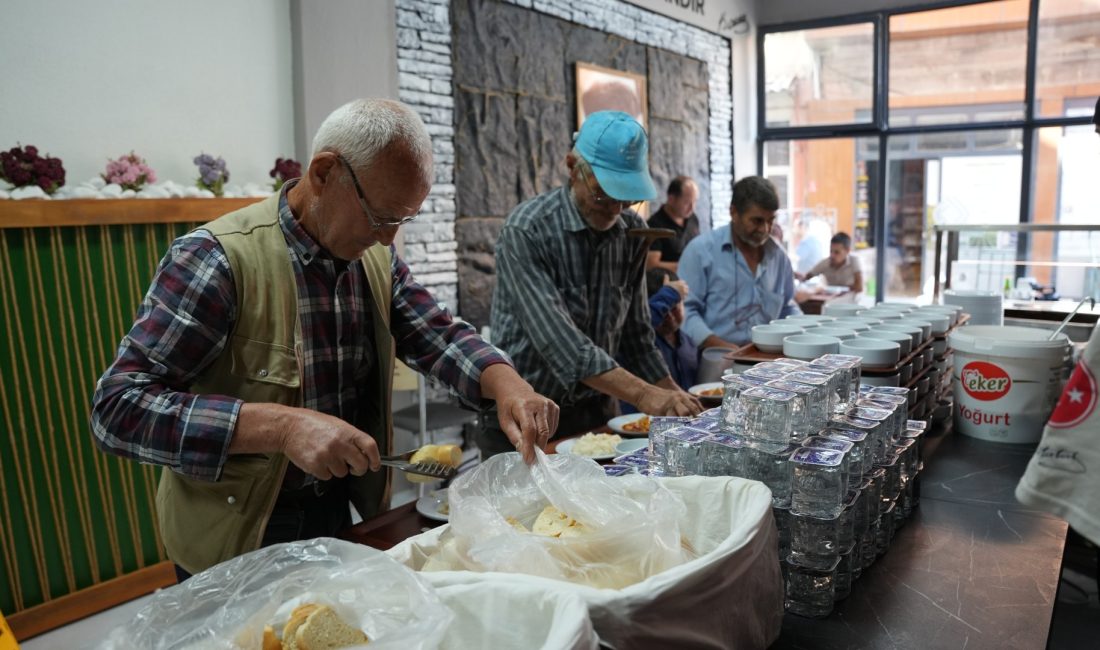Sındırgı’da Kent Lokantası’na Yoğun İlgi Balıkesir’in Sındırgı ilçesinde Sındırgı Belediyesi tarafından hizmete sunulan Kent Lokantası, açıldığı