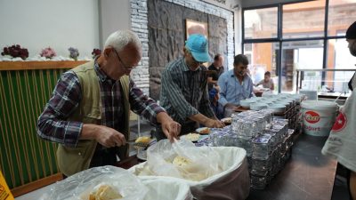 Balıkesir’in Sındırgı ilçesinde Sındırgı Belediyesi tarafından hizmete sunulan Kent Lokantası, açıldığı