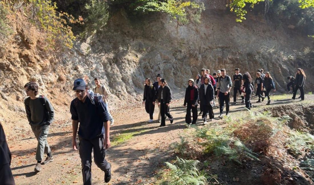 Gönen’de öğrenciler doğa yürüyüşünde buluştu Mehmet Efendi KYK Yurdu’nda düzenlenen doğa yürüyüşü etkinliği, öğrenciler ve