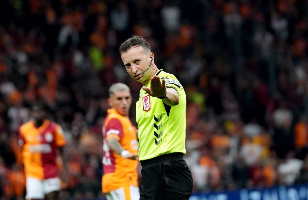 Trendyol Süper Lig’de 3 hakem zirvede! Trendyol Süper Lig’de geride kalan 8 haftada en fazla düdük