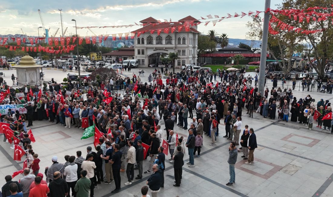 Bandırma’da vatandaşlar “Filistin’e Özgürlük” için yürüdü İsrail’in Gazze’ye yönelik saldırılarına ve Küresel Sumud Filosu’na yapılan son