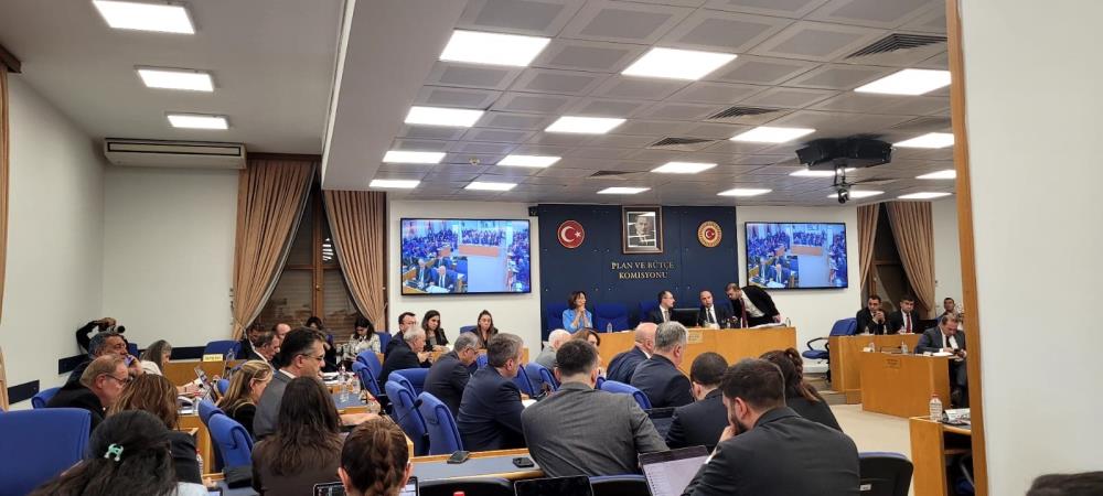 TCMB Başkanı Karahan: “Brüt rezervler 183 milyar dolara yükseldi” Türkiye Cumhuriyeti Merkez Bankası (TCMB) Başkanı Fatih Karahan, “Brüt rezervler