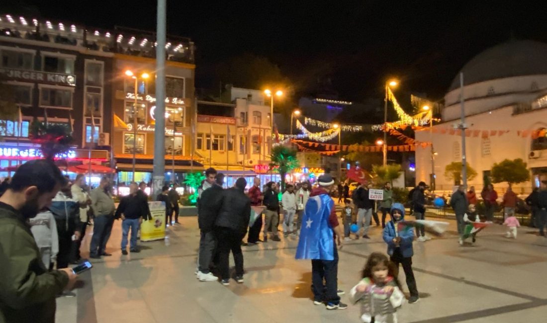 Bandırma’da Gazze için nöbet Siyonist rejimin Küresel Sumud Filosu’na saldırısı Bandırma’da protesto edildi. Vatandaşlar,