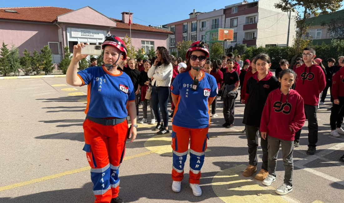 911 Arama Kurtarma’dan miniklere “Afet Bilinci Eğitimi” 911 Arama Kurtarma Derneği eğitmenleri tarafından düzenlenen afet bilinci eğitimi