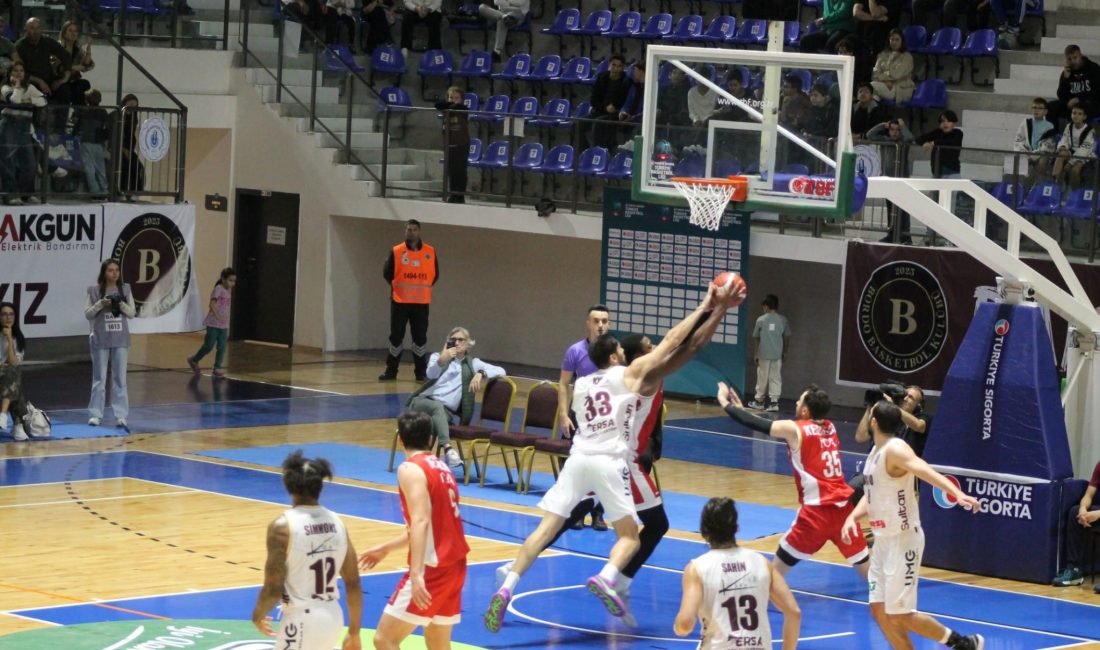 Bandırma Bordo Basketbol, evinde Pizzabulls’u mağlup etti Türkiye Basketbol 1’inci Ligi’nin dördüncü haftasında Pizzabulls Cedi Osman Basketbol’u