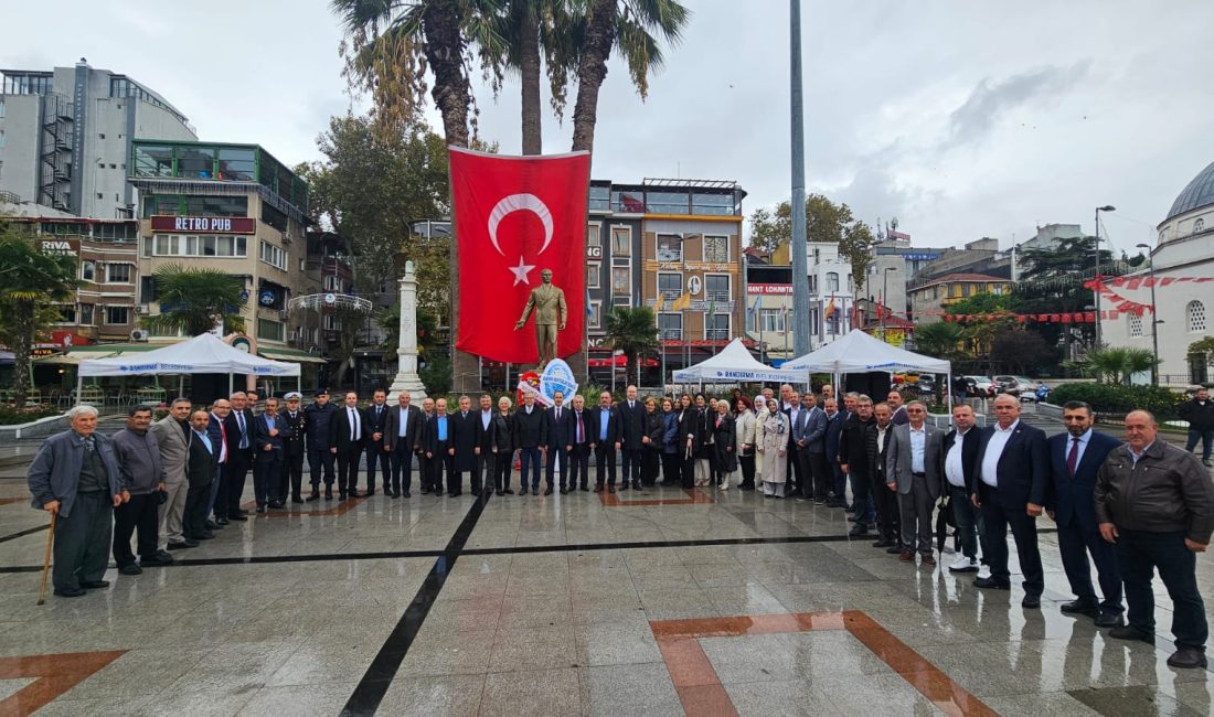 Muhtarlar Günü Bandırma’da coşkuyla kutlandı Bandırma’da 19 Ekim Muhtarlar Günü dolayısıyla Cumhuriyet Meydanı’nda düzenlenen törene,