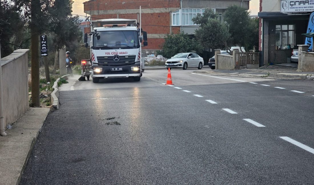 Kayacık Mahallesi’nde trafik güvenliği için çizgi çalışmaları sürüyor Balıkesir Büyükşehir Belediyesi ile Bandırma Belediyesi’nin ortak çalışmasıyla Kayacık Mahallesi’nde