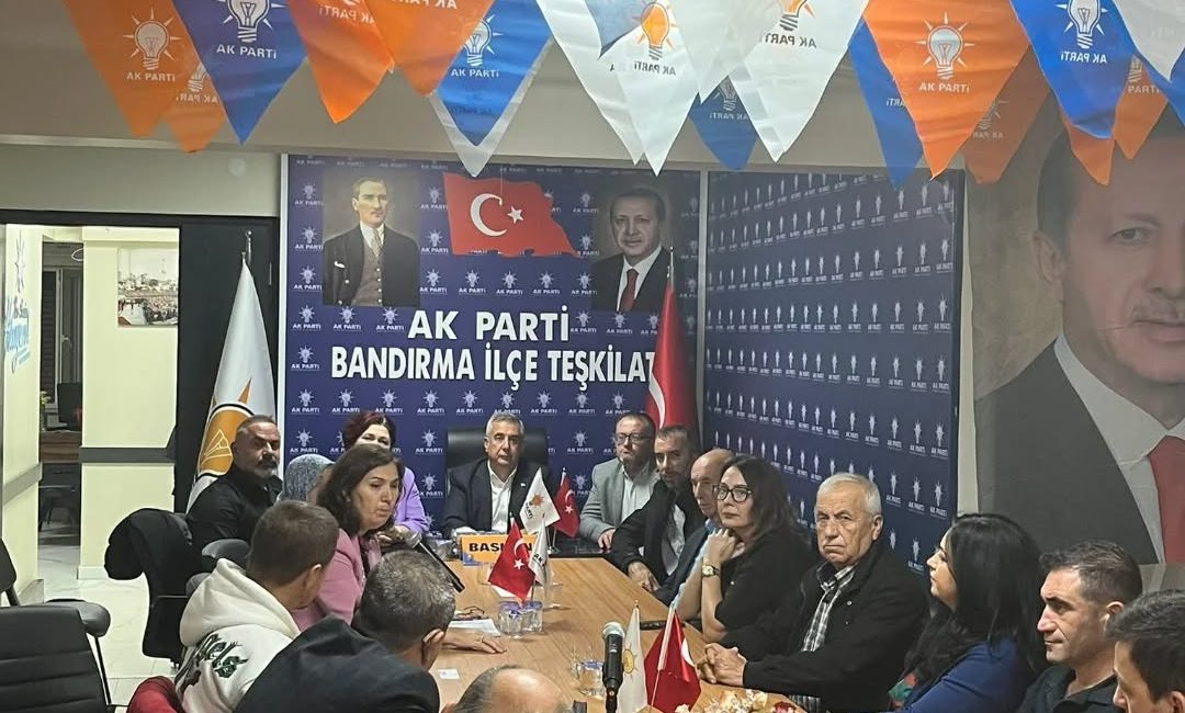AK Parti Bandırma İlçe Başkanlığı tarafından yapılan toplantıda, mahalle çalışmaları,