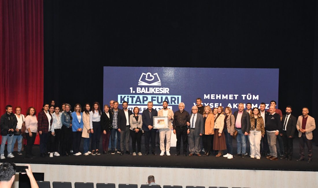 Kitap Fuarı, Balıkesir’e imzasını attı 1.Balıkesir Kitap Fuarı, sekizinci gününde de temposunu yitirmeden kitapseverleri ağırlamayı